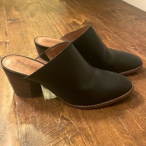 Leather black smalled heeled clogs